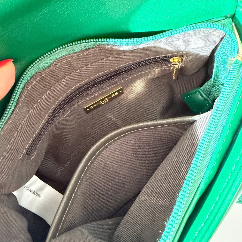 David Jones Green Leather Crossbody Bag Gold Hardware Adjustable Strap NEW - Picture 8 of 11